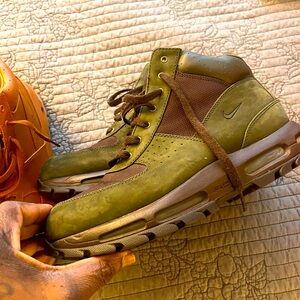 Nike ACG Boots sz 11 Green